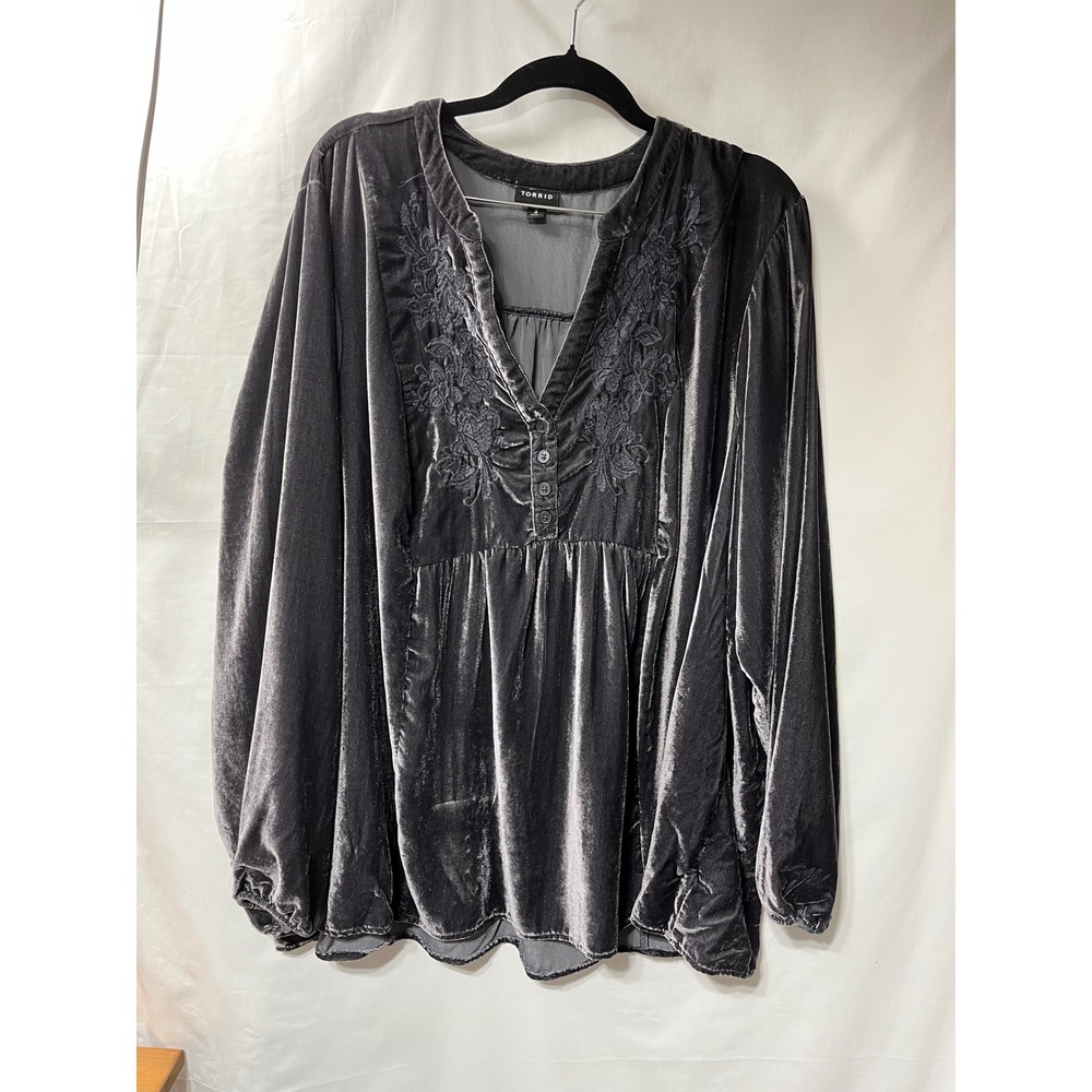 Torrid Womens Size 3 Grey Velvet Floral Embroidered Babydoll Blouse Long Sleeve